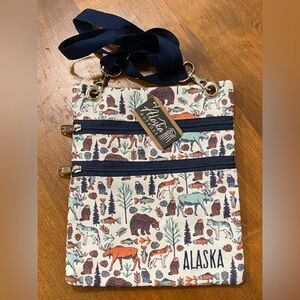Alaska Outpost Moose/Wolf/Bear Crossbody
Shoulder Travel Bag ALASKA NWT